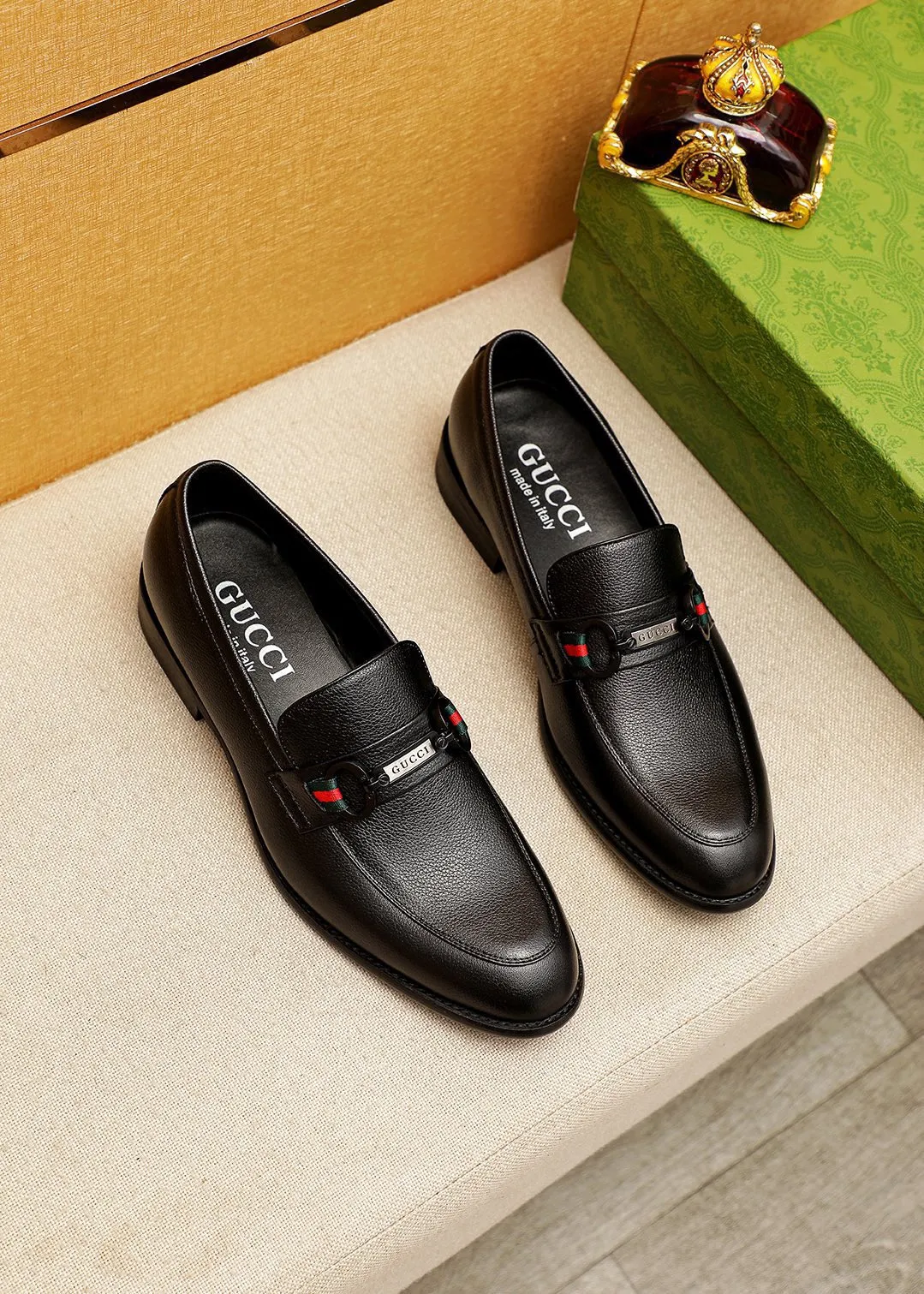 Men's shoes 💰400 💐 Product trademark: GUCCI "Gucci" casual leather shoes Regular size: 39-44 (38.45.46🉑️Customized) Product materials: Selected imported first-layer pebbled cowhide leather upper + original hardware buckle, imported 🐑 sheepskin lining. Strong three-dimensional visual effect, combined outsole Color: 1⃣️color optional